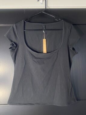 4/$16 Skims Black Top